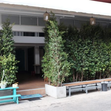 Ploy Hostel Bangkok Esterno foto