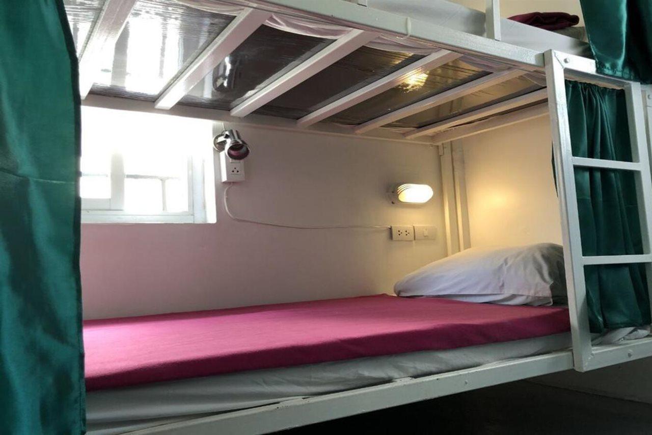 Ploy Hostel Bangkok Esterno foto