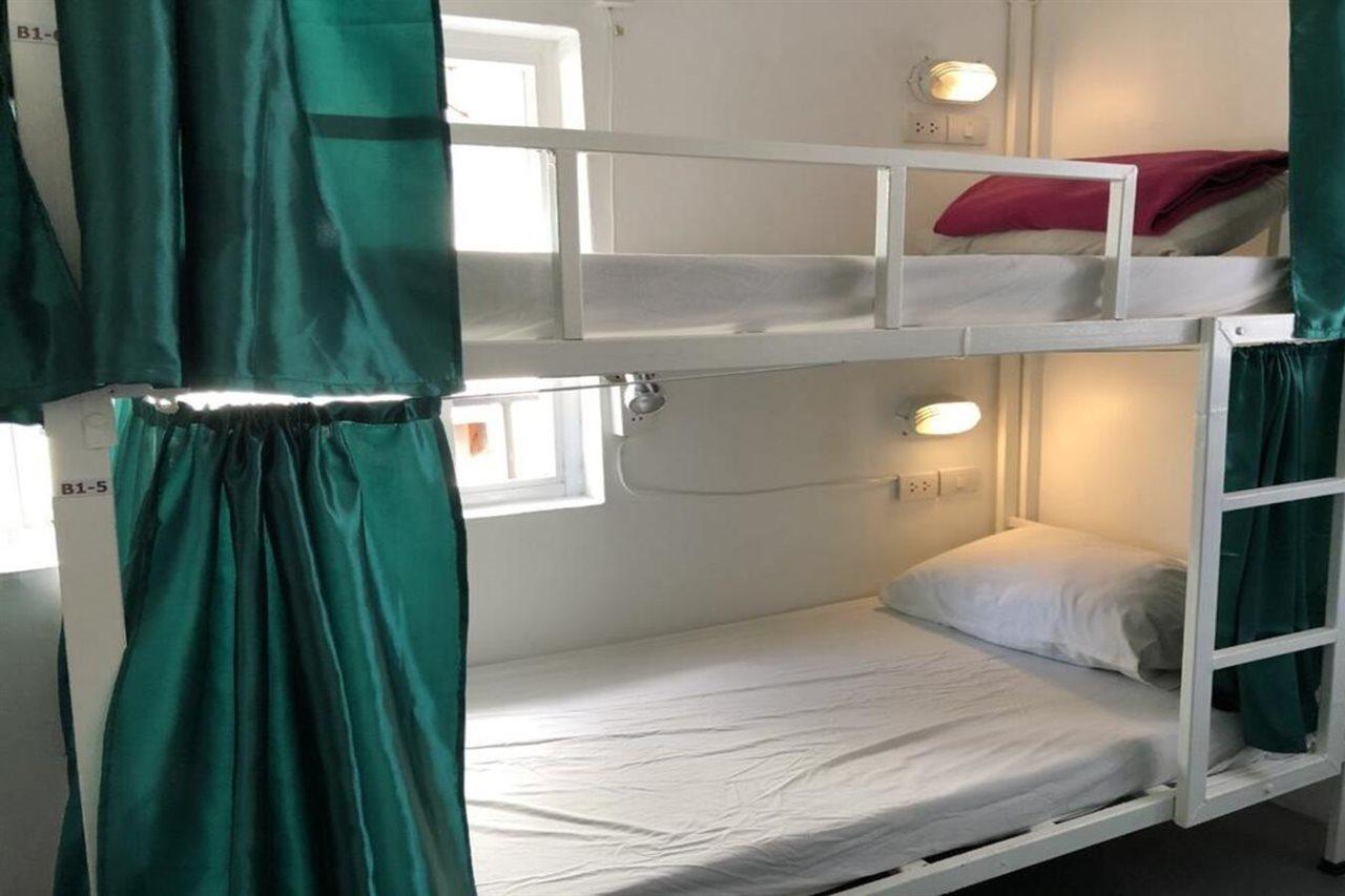 Ploy Hostel Bangkok Esterno foto