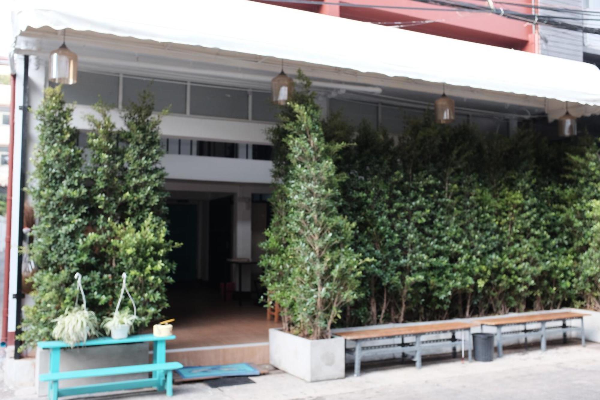 Ploy Hostel Bangkok Esterno foto