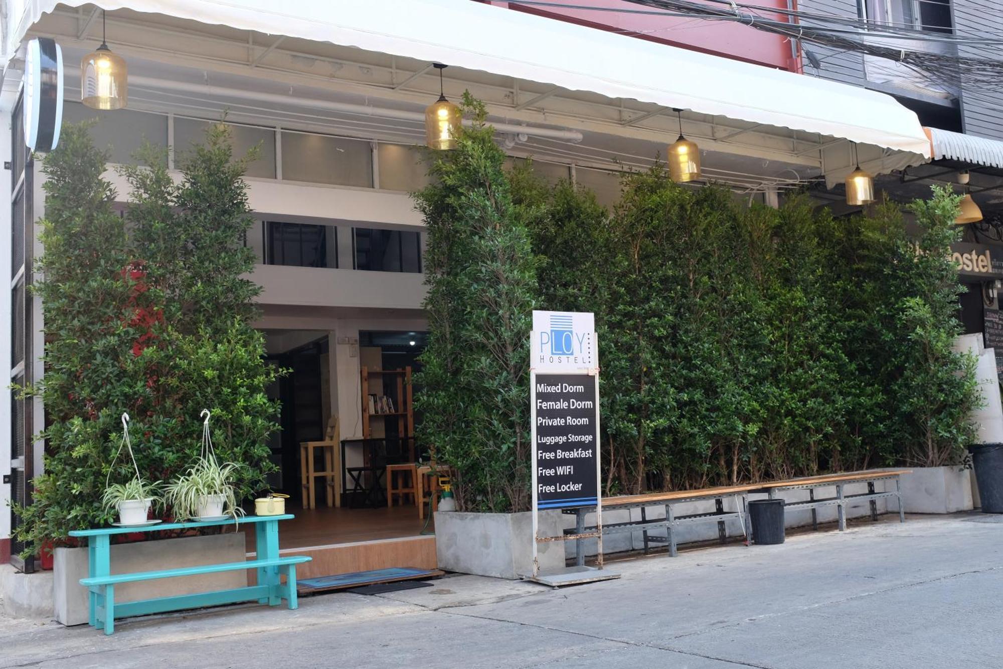 Ploy Hostel Bangkok Esterno foto