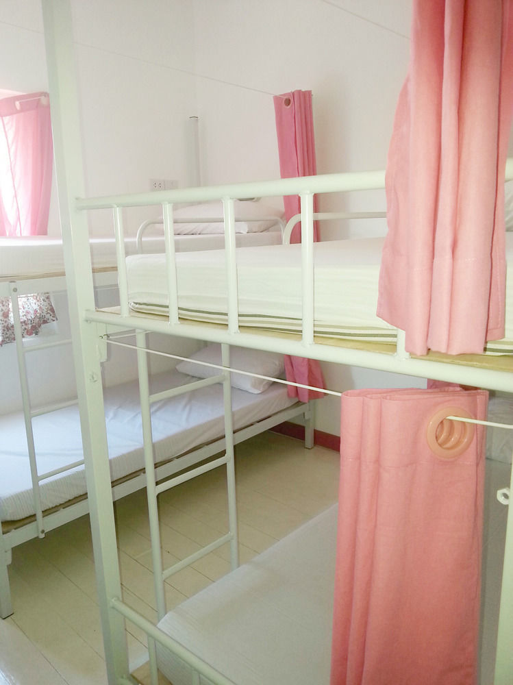 Ploy Hostel Bangkok Esterno foto