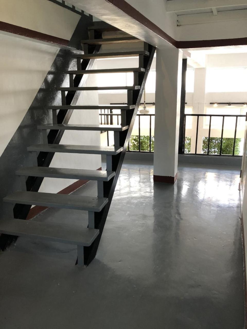 Ploy Hostel Bangkok Esterno foto
