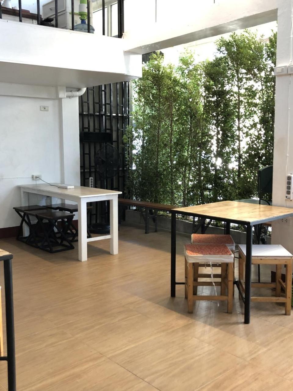 Ploy Hostel Bangkok Esterno foto