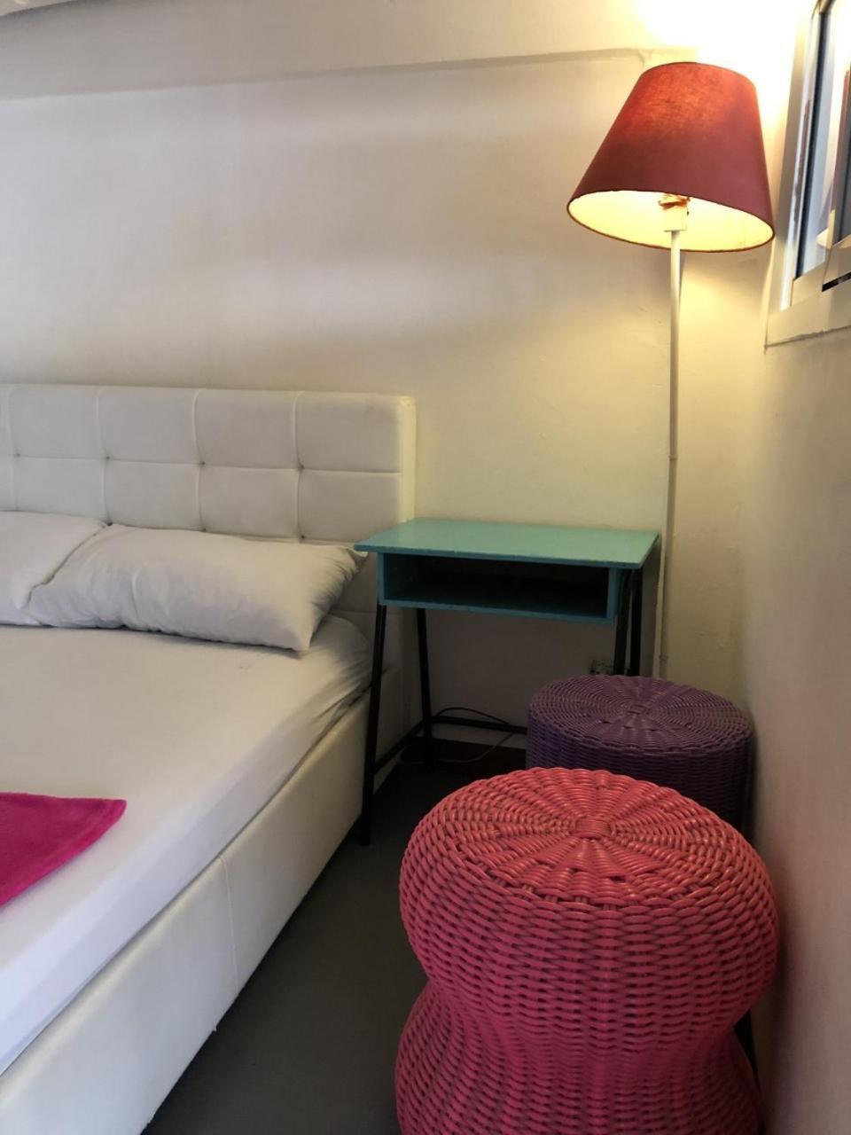 Ploy Hostel Bangkok Esterno foto