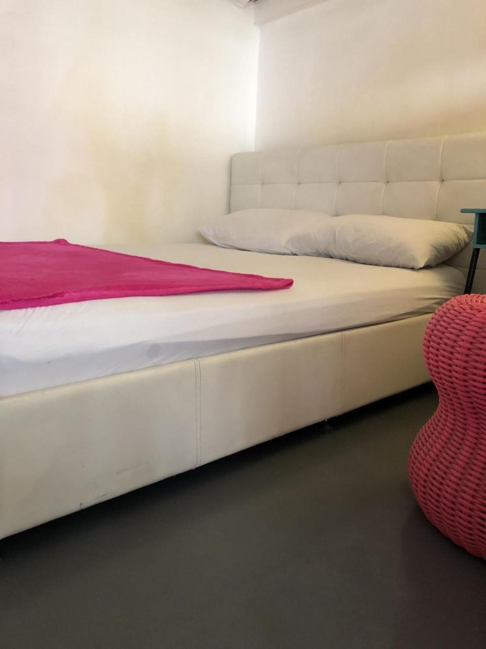 Ploy Hostel Bangkok Esterno foto