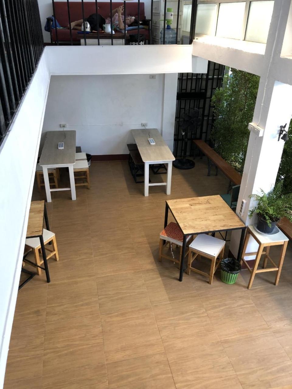 Ploy Hostel Bangkok Esterno foto