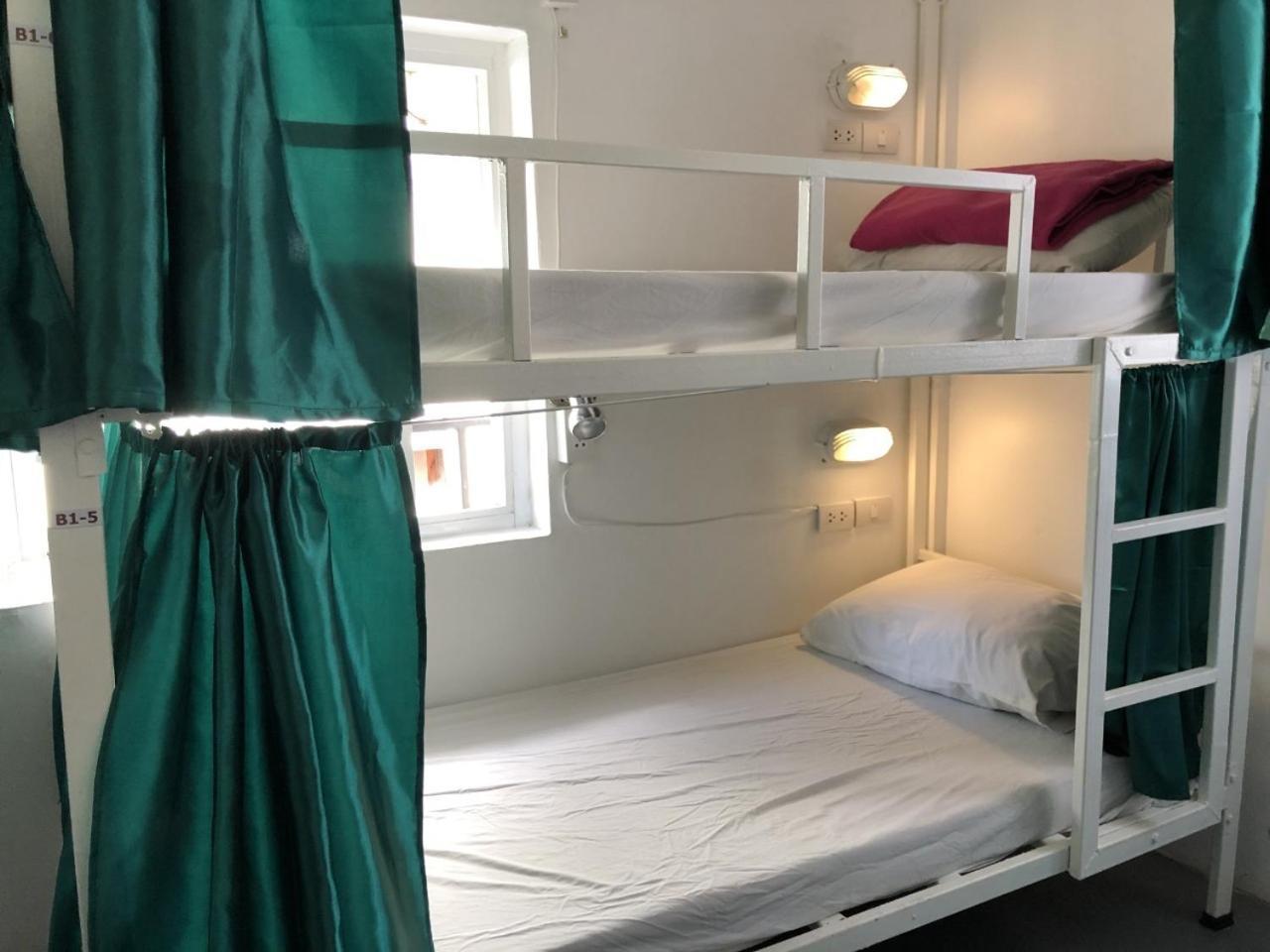 Ploy Hostel Bangkok Esterno foto
